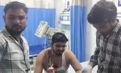 बच्चों के विवाद में चली गोलियां- राहगीर के सिर में लगी गोली- आरोपी फरार बच्चों के विवाद में चली गोलियां- राहगीर के सिर में लगी गोली- आरोपी फरार