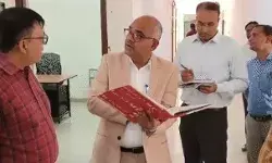 DM का जिला पंचायत एवं सिंचाई विभाग में छापा- 16 कर्मचारियों का... DM का जिला पंचायत एवं सिंचाई विभाग में छापा- 16 कर्मचारियों का...