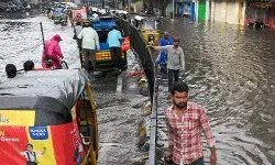 भारी बारिश से बहाल हुई चारमीनार- मीनार के दूसरे तल का टुकड़ा.. भारी बारिश से बहाल हुई चारमीनार- मीनार के दूसरे तल का टुकड़ा..
