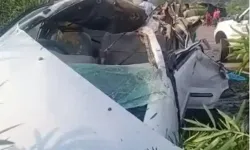 हाईवे पर हादसा- कार के उड़े परखच्चे- 4 लोगों की मौत, कई घायल