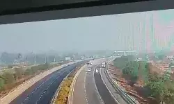 रोहित शेट्टी के फिल्म स्टंट भी फेल- एक्सप्रेस वे पर स्कॉर्पियो ने..... रोहित शेट्टी के फिल्म स्टंट भी फेल- एक्सप्रेस वे पर स्कॉर्पियो ने.....