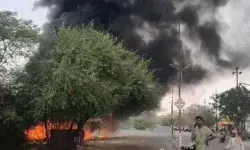 इलेक्ट्रॉनिक गोदाम में लगी आग ने सब कुछ किया खाक- कूडे के....