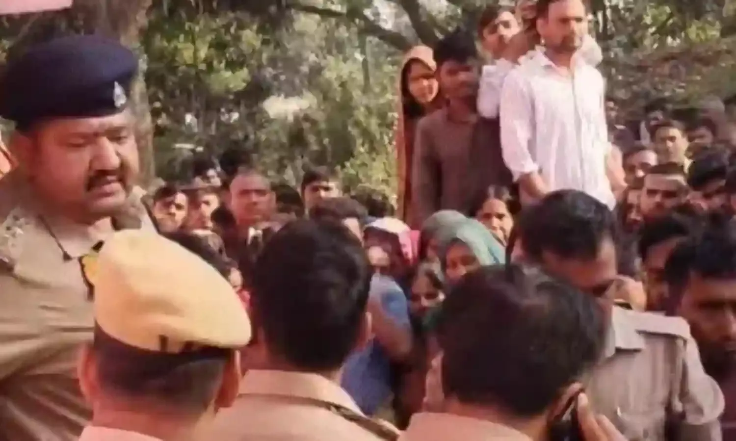 रामनगरी में धारदार हथियार से काटकर पुजारी का मर्डर-चेहरे व गले पर वार