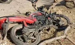 हाईवे पर बेकाबू डंपर ने ढहाया कहर- साइकिल के साथ 2 बाईक ठोकी- एक की... हाईवे पर बेकाबू डंपर ने ढहाया कहर- साइकिल के साथ 2 बाईक ठोकी- एक की...