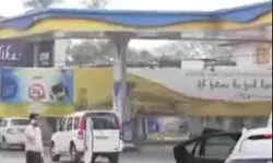 डीजल पेट्रोल पर बढी एक्साइज ड्यूटी- आदेश के आधा घंटे बाद सरकार की सफाई डीजल पेट्रोल पर बढी एक्साइज ड्यूटी- आदेश के आधा घंटे बाद सरकार की सफाई