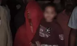 सरेआम बच्चे के किडनैप की कोशिश- चलती ई रिक्शा में महिला से छीना... सरेआम बच्चे के किडनैप की कोशिश- चलती ई रिक्शा में महिला से छीना...