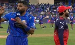 मुबंई इंडियंस ने टॉस जीता, बेंगलुरु को पहले बल्लेबाजी का मिला निमंत्रण मुबंई इंडियंस ने टॉस जीता, बेंगलुरु को पहले बल्लेबाजी का मिला निमंत्रण