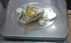 कस्टम अफसरों की आंख में धूल झोंकने की कोशिश-1.2 किलोग्राम सोने.. कस्टम अफसरों की आंख में धूल झोंकने की कोशिश-1.2 किलोग्राम सोने..