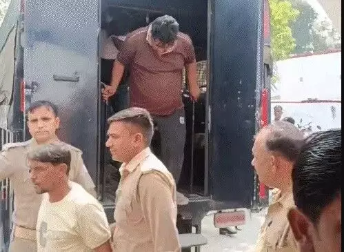 BJP नेता के होटल में छापामारी- चलता मिला केसिनो- 31 अरेस्ट BJP नेता के होटल में छापामारी- चलता मिला केसिनो- 31 अरेस्ट
