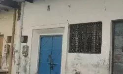 पत्नी और बेटी की हत्या कर पति फरार- मां बेटी की लाश कमरे से बरामद