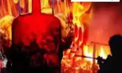 घर के अंदर लगी आग से हुआ सिलेंडर ब्लास्ट- पिता पुत्र की मौत घर के अंदर लगी आग से हुआ सिलेंडर ब्लास्ट- पिता पुत्र की मौत