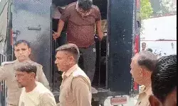 BJP नेता के होटल में छापामारी- चलता मिला केसिनो- 31 अरेस्ट BJP नेता के होटल में छापामारी- चलता मिला केसिनो- 31 अरेस्ट