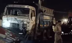 पुलिस चौकी का बैरियर तोड़ने के बाद बेकाबू डंपर ने 7 को रौंदा-मचा कोहराम पुलिस चौकी का बैरियर तोड़ने के बाद बेकाबू डंपर ने 7 को रौंदा-मचा कोहराम