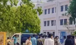 यूनिवर्सिटी में छात्रों का बवाल- 4 छात्रों के फटे सिर- पुलिस के साथ...