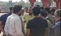 जामा मस्जिद के भीतर रखे मिले बैग में धरा मिला जानवर का सिर जामा मस्जिद के भीतर रखे मिले बैग में धरा मिला जानवर का सिर