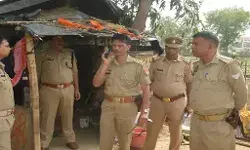 पत्नी और बच्चे को उतारा मौत के घाट- अंजाम देकर फरार- तलाश में पुलिस