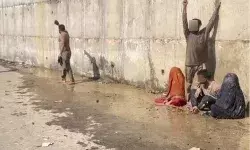 सड़क पर भूत! हाईवे पर उतरी महिलाएं और पुरूष- भीड़ जमा- पुलिस से...