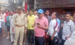 घर में आग लगने से मां सहित दो बच्चों की मौत - पिता भी झुलसे घर में आग लगने से मां सहित दो बच्चों की मौत - पिता भी झुलसे