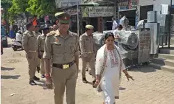 अतिक्रमण पर एसडीएम का एक्शन- खुद संभाली कमान- हाईवे से.. अतिक्रमण पर एसडीएम का एक्शन- खुद संभाली कमान- हाईवे से..