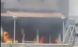 AC के शॉर्ट सर्किट् से धू धू करके आग में जल गई लाइब्रेरी- मची....