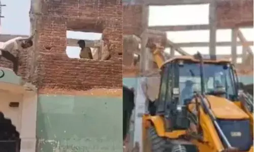 वक्फ कानून लागू होते ही अवैध मदरसे पर बुलडोजर एक्शन- संचालकों..