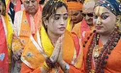 हर्षा रिछारिया की वृंदावन से संभल की पदयात्रा शुरू- मुस्लिम अलीशा भी.. हर्षा रिछारिया की वृंदावन से संभल की पदयात्रा शुरू- मुस्लिम अलीशा भी..