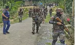 आतंकियों एवं सुरक्षा बलों में मुठभेड़- सेना का एक जवान... आतंकियों एवं सुरक्षा बलों में मुठभेड़- सेना का एक जवान...