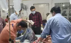 साइकिल चला रहे बड़े भाई की पीठ में छोटे भाई ने किये चाकू के प्रहार साइकिल चला रहे बड़े भाई की पीठ में छोटे भाई ने किये चाकू के प्रहार