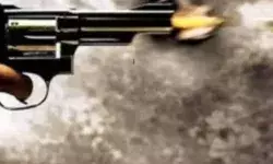 गोलियों से भूनकर लड़की का मर्डर- लाश पड़ी मिलने से इलाके में सनसनी गोलियों से भूनकर लड़की का मर्डर- लाश पड़ी मिलने से इलाके में सनसनी