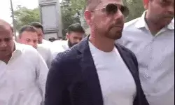 ED के दूसरे समन पर रॉबर्ट वाड्रा पैदल पहुंचे जांच एजेंसी के दफ्तर ED के दूसरे समन पर रॉबर्ट वाड्रा पैदल पहुंचे जांच एजेंसी के दफ्तर