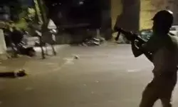 अवैध दरगाह हटाने के दौरान हिंसा- पुलिस पर अटैक- गाड़ियों में तोड़फोड़