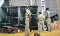 दाल मिल में हादसा- स्टील स्टोरेज टूट कर मजदूरों पर गिरा- तीन... दाल मिल में हादसा- स्टील स्टोरेज टूट कर मजदूरों पर गिरा- तीन...