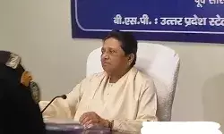 आकाश आनंद की वापसी के बाद बसपा मुख्यालय में बड़ी बैठक आकाश आनंद की वापसी के बाद बसपा मुख्यालय में बड़ी बैठक