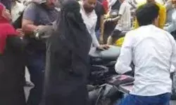 कचहरी में शादी के लिए पहुंची हिंदू युवती को लेकर बवाल- मुस्लिम युवक.. कचहरी में शादी के लिए पहुंची हिंदू युवती को लेकर बवाल- मुस्लिम युवक..