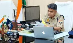 एसपी ने किया फेरबदल- दर्जनभर थानेदार इधर से उधर एसपी ने किया फेरबदल- दर्जनभर थानेदार इधर से उधर