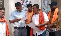 रेलवे स्टेशन पर लक्ष्मीनगर का बैनर लगाने पर कई के खिलाफ FIR- मामला गर्म
