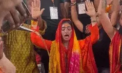 हर्षा रिछारिया की पदयात्रा पर पुलिस ने बुलंदशहर में लगाया ब्रेक..... हर्षा रिछारिया की पदयात्रा पर पुलिस ने बुलंदशहर में लगाया ब्रेक.....