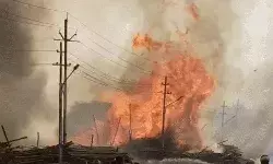 टेंट कारोबारी के गोदाम में लगी भीषण आग- बसाया था महाकुंभ नगर टेंट कारोबारी के गोदाम में लगी भीषण आग- बसाया था महाकुंभ नगर