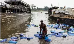 खाना बनाते समय नाव में ब्लास्ट से नदी में तैर गई लाशें- उठे आग... खाना बनाते समय नाव में ब्लास्ट से नदी में तैर गई लाशें- उठे आग...