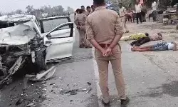 डंपर में घुसी कार - बेटे की अस्थियां लेकर जा रहे मां बाप की मौत डंपर में घुसी कार - बेटे की अस्थियां लेकर जा रहे मां बाप की मौत