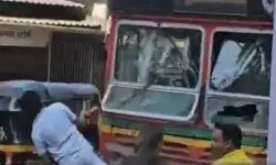 नाबालिक का तलवार से गाड़ियों पर अटैक- तोडफोड के साथ शीशे चटकाए नाबालिक का तलवार से गाड़ियों पर अटैक- तोडफोड के साथ शीशे चटकाए