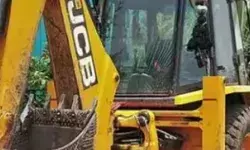 संभल में फिर बुलडोजर एक्शन- नाले पर बना हॉस्पिटल किया जमींदोज