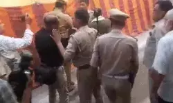 सपा MLA के गनर ने फोटो जर्नलिस्ट को उठाकर पटका- सिपाही सस्पेंड सपा MLA के गनर ने फोटो जर्नलिस्ट को उठाकर पटका- सिपाही सस्पेंड