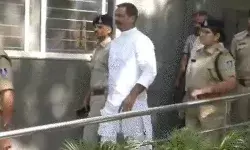 पानी के टैंकर को लेकर हुए बवाल में नेता प्रतिपक्ष गिरफ्तार- थाने के.. पानी के टैंकर को लेकर हुए बवाल में नेता प्रतिपक्ष गिरफ्तार- थाने के..