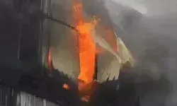 तीन मंजिला खाद्य तेल गोदाम में आग- आसपास रहने वालों में पसरी दहशत तीन मंजिला खाद्य तेल गोदाम में आग- आसपास रहने वालों में पसरी दहशत