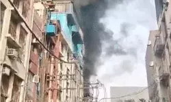 HDFC बैंक के पास स्थित फैक्ट्री में लगी आग- दमकल की 14 गाड़ियां..