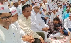 सेवा सुरक्षा बहाली के लिए टीचरों का धरना शुरू- तेज धूप और गर्मी में..
