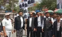 अनुराग कश्यप के विरोध में अधिवक्ताओं का प्रदर्शन- जलाया पुतला