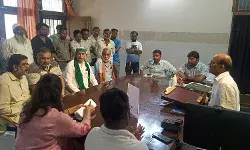 बोले DM- खत्म नहीं होगा चाट बाजार- दूसरी जगह शिफ्ट बाजार में फिर.... बोले DM- खत्म नहीं होगा चाट बाजार- दूसरी जगह शिफ्ट बाजार में फिर....