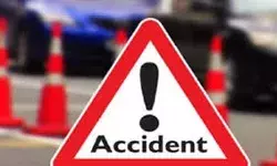 कार-लोडर टैंपू की टक्कर में महिला की मौत, इतने लोग घायल कार-लोडर टैंपू की टक्कर में महिला की मौत, इतने लोग घायल